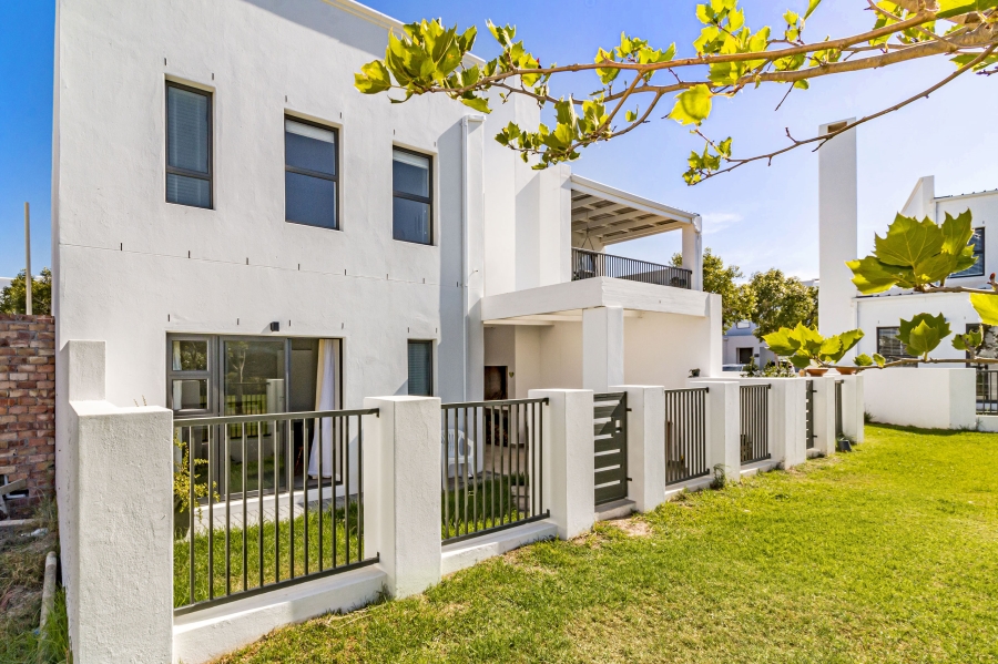 To Let 4 Bedroom Property for Rent in Croydon Gardens Estate Western Cape